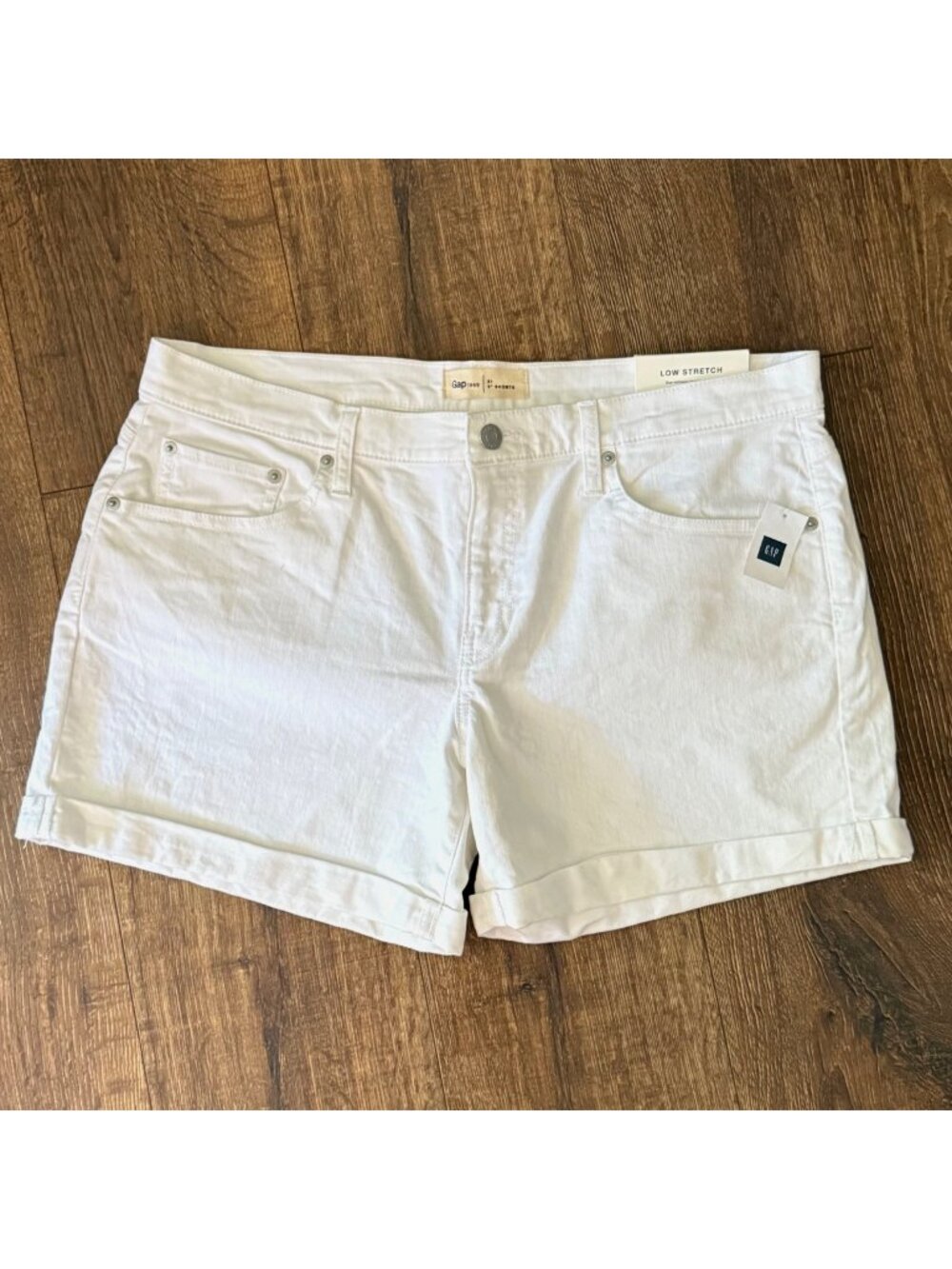 GAP 1969 Women's Low Stretch White Shorts Size 31 NWT
